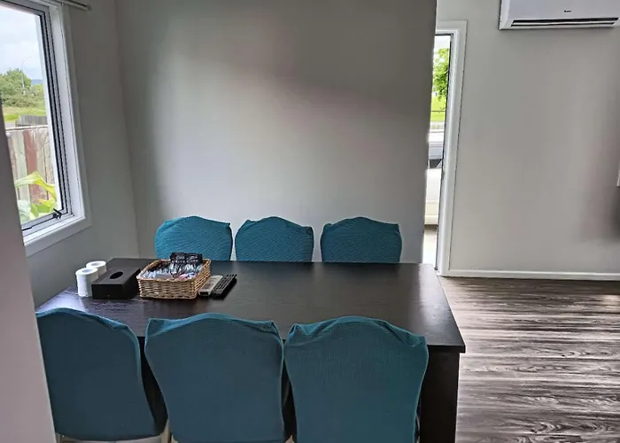 Apartment 3 Double And 2 Single Sofa Beds